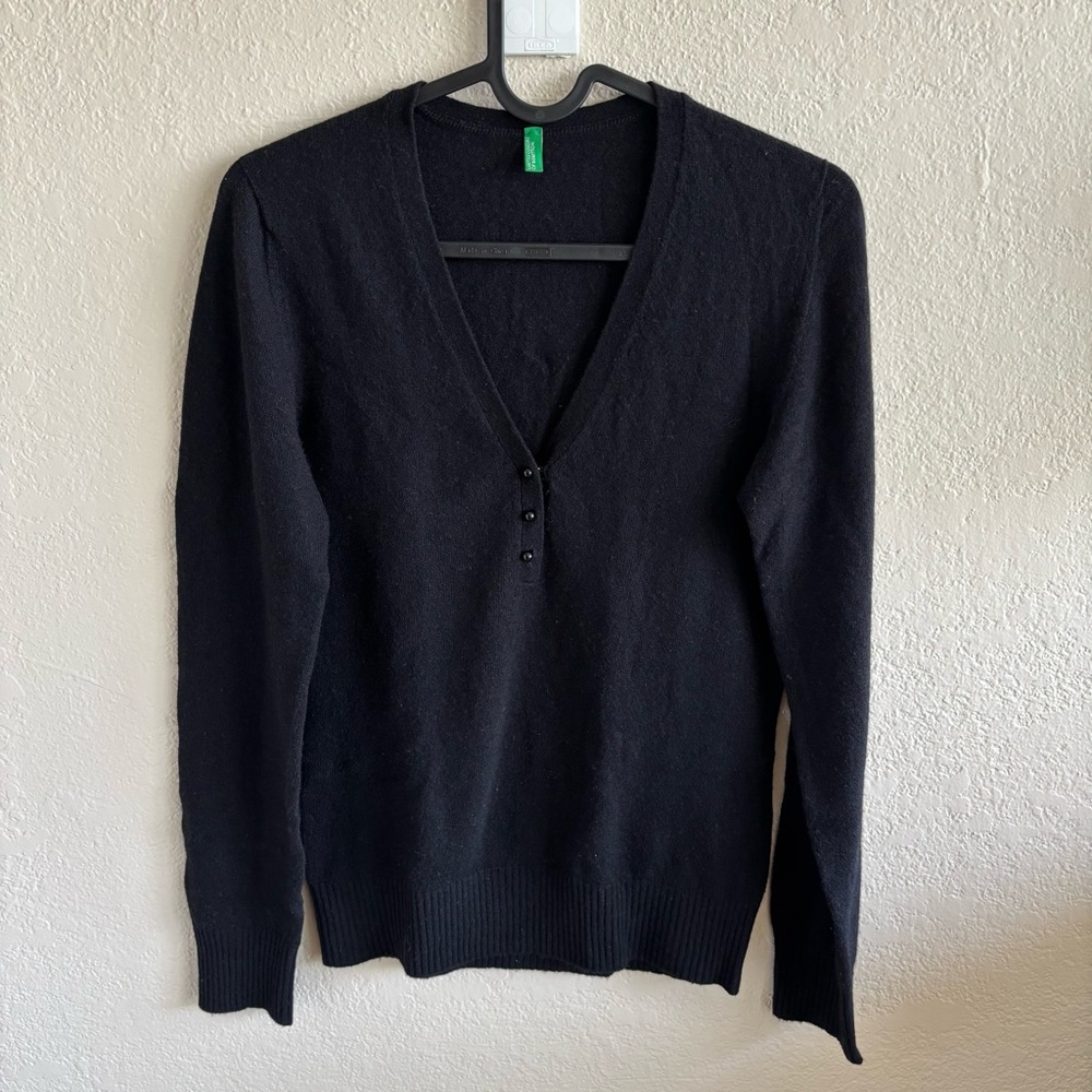 United Colors of Benetton Black V-Neck Women's Wool-blend Sweater XS